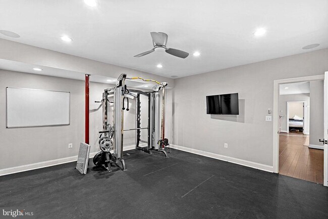 Building Photo - 8138 Rondelay Ln