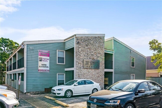 Building Photo - 301 W 38th St