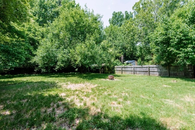 Building Photo - 3 Bedroom Home with Spacious Back yard Close to NCSU!