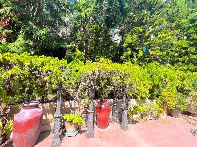 Building Photo - 100 Cliff Dr