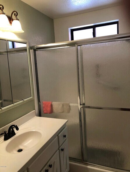 MASTER BATHROOM SHOWER - 32731 W Jones Rd