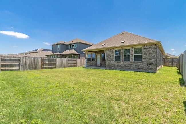 Building Photo - 124 Shagbark Trl