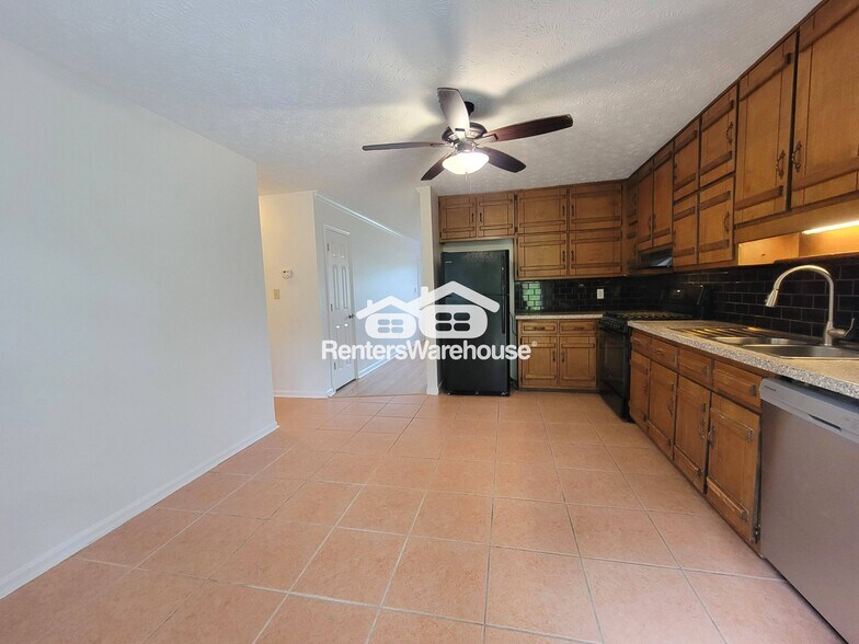 Building Photo - 270 S Jeff Davis Dr