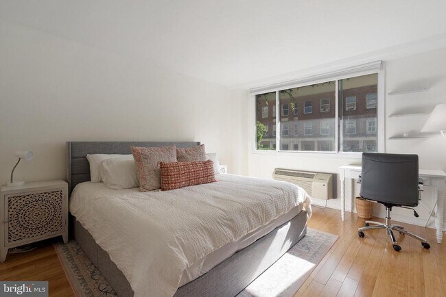 Building Photo - 1325 18th St NW