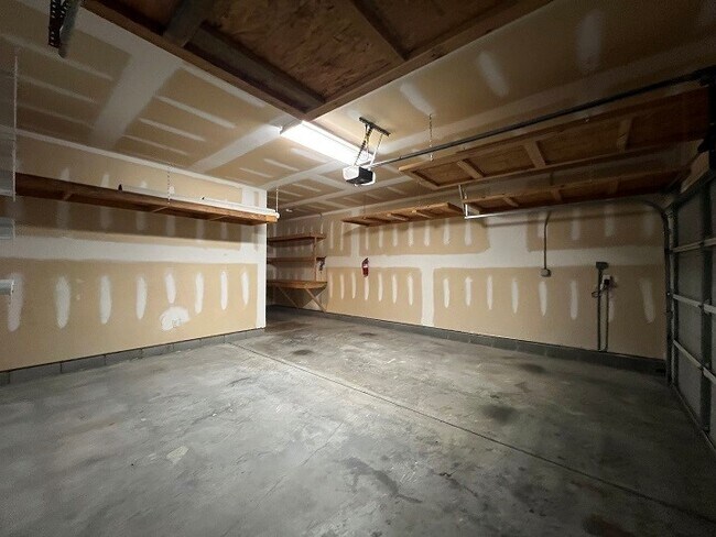 Building Photo - 570 Batty Way