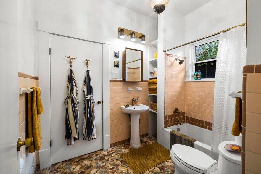 Building Photo - 1804 Brackenridge St