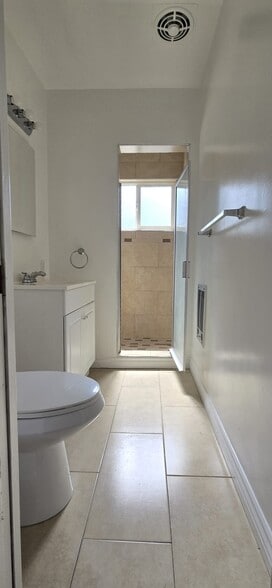 Building Photo - 361 N Hayworth Ave