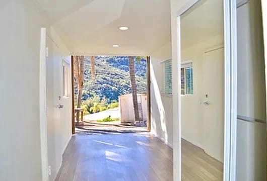 Building Photo - 976 Deer Springs Rd