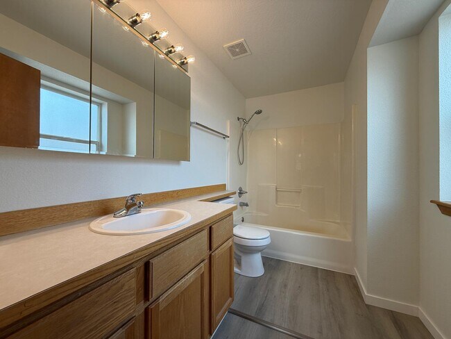 Building Photo - 7915 E Woodland Park Dr