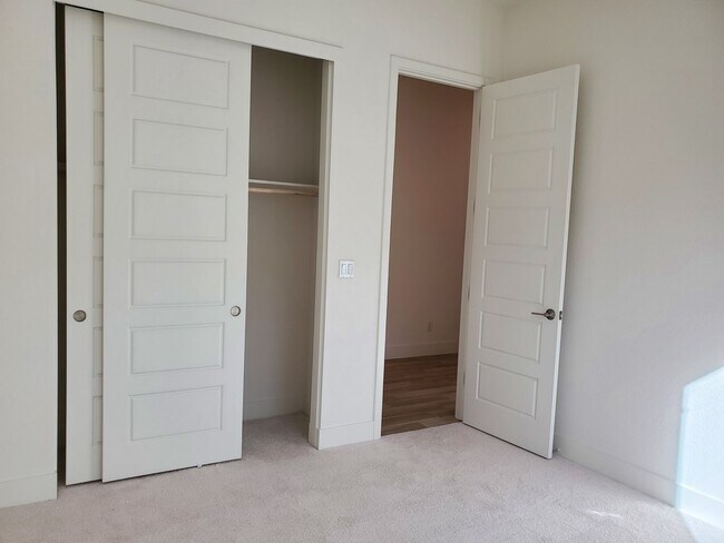 Building Photo - Next Gen Home with main house and guess unit in Spring lake Area