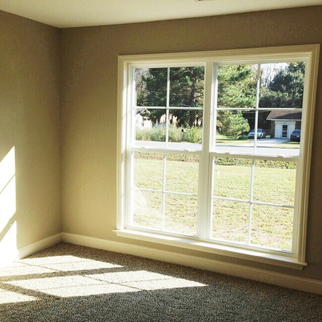Building Photo - 813 Maple Dr