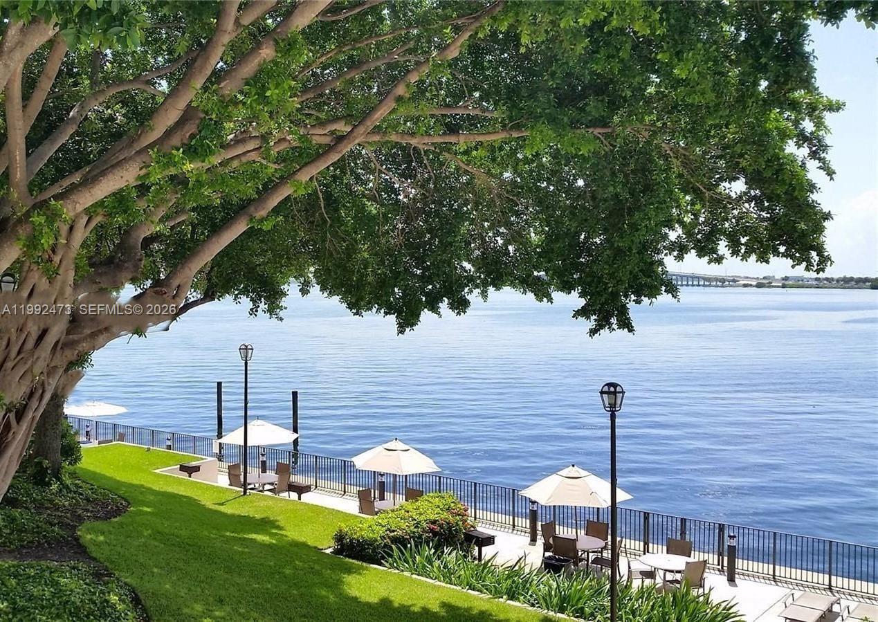 Building Photo - 2333 Brickell Ave