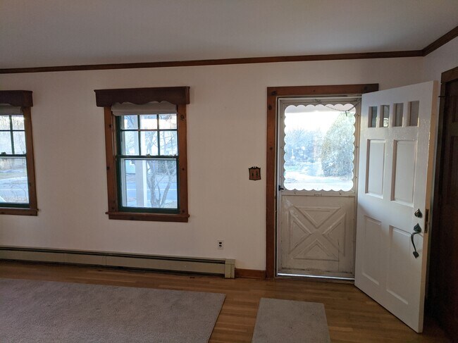 Building Photo - 13 Gallup Ln
