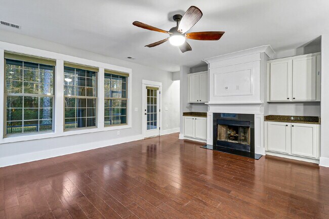 Building Photo - Beautiful Low Country Home in Rose Dhu!
