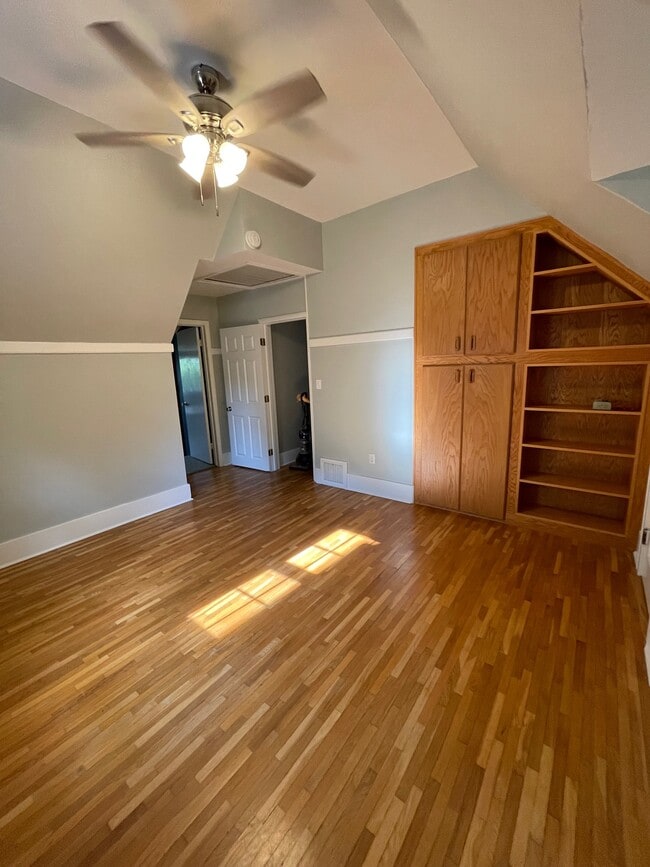 Building Photo - 2318 Storm St