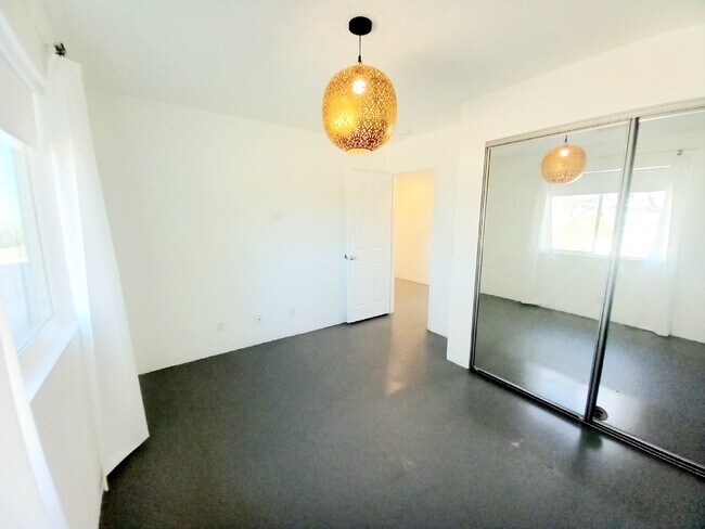 Building Photo - Fantastic Rental Opportunity in South Josh...