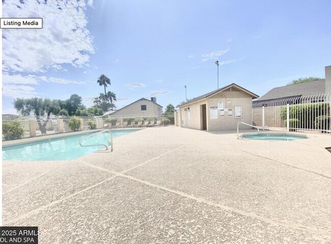 Building Photo - 3052 E Siesta Ln