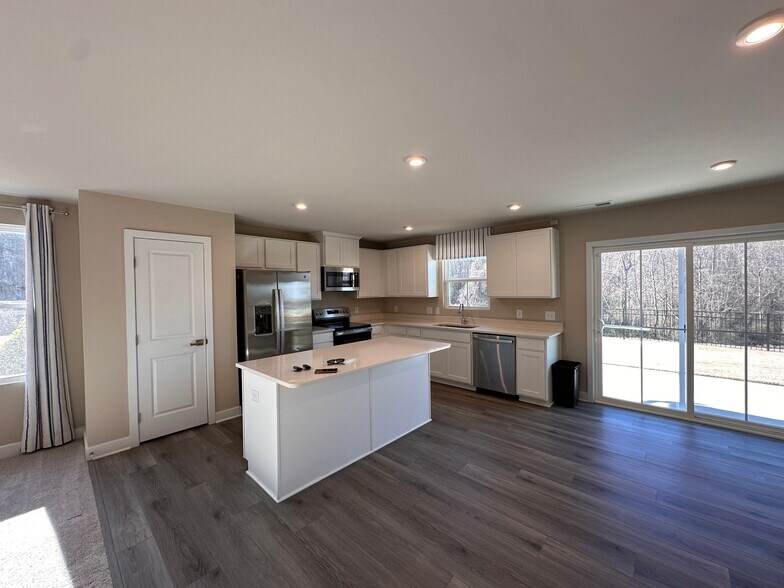 Building Photo - 203 Maggys Wy