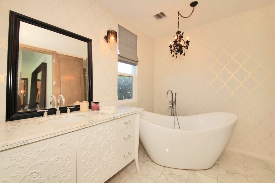 Building Photo - 3054 Elvido Dr