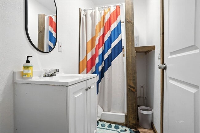 Building Photo - 2 Bd./1 Ba Main House w/ Studio + 3/4 Ba ADU Mountain Rental