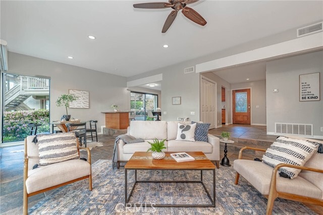 Building Photo - 48 Arboles