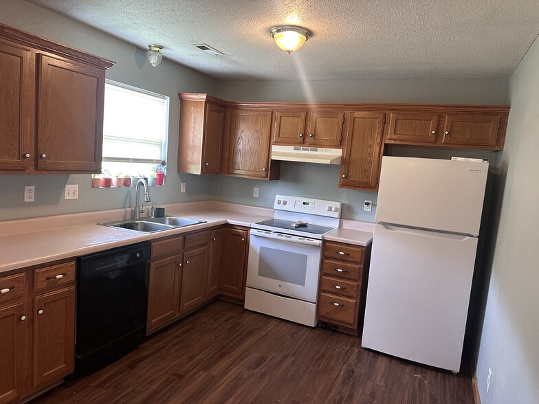 Kitchen - 207 S Walker St