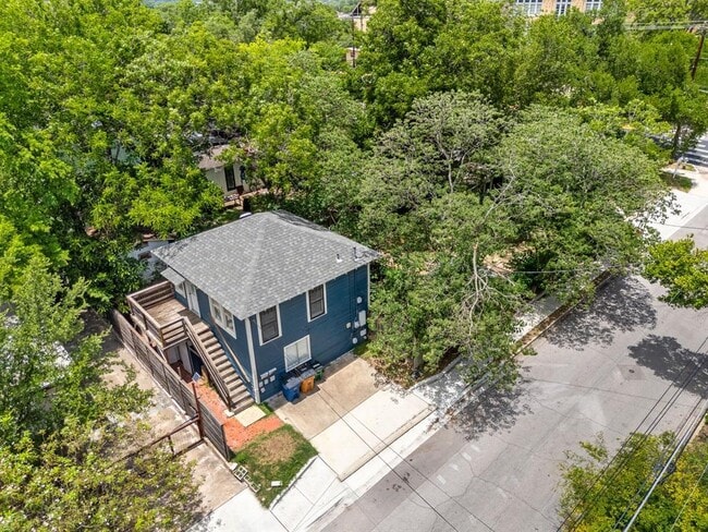 Building Photo - 2102 Brackenridge St