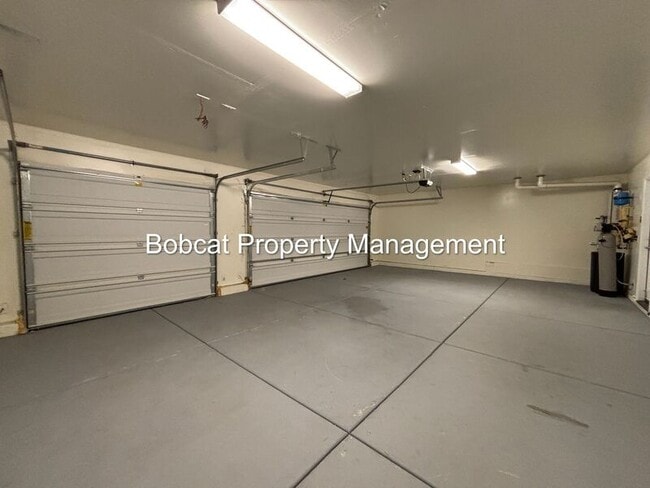 Building Photo - 100 Deschutes Dr