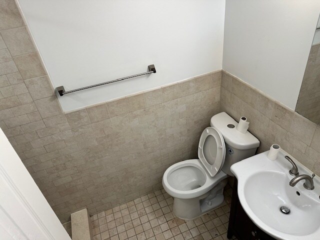 Basement apartment bothroom - 71 W St NW