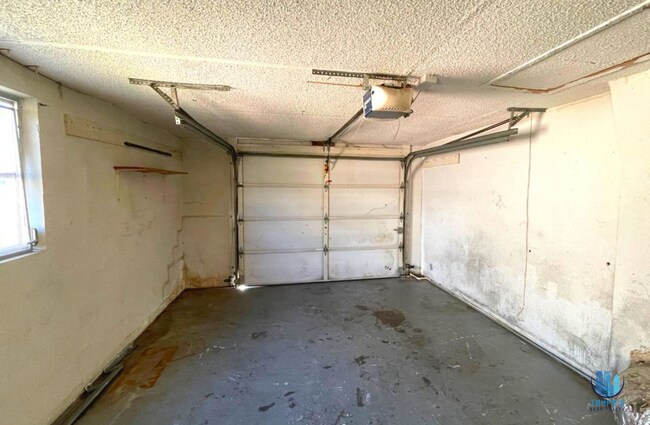 Building Photo - 2 bedroom, 1 bath, 1 car garage house with covered patio in Port Richey  *Available NOW*