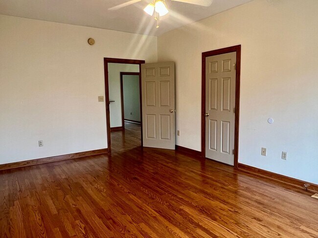 Building Photo - 1212 Ridgewood Ct