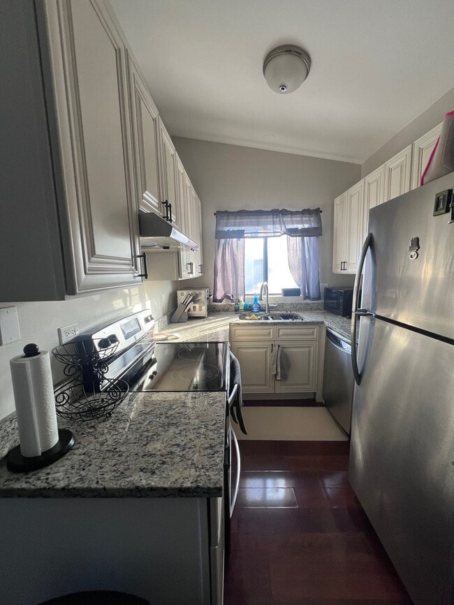 Building Photo - 417 Berkshire Dr