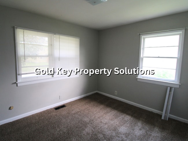 Building Photo - Cute 2 bed 1 bath Home For Rent W/ Detache...