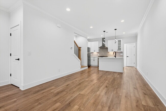 Building Photo - 409 Lellyett St