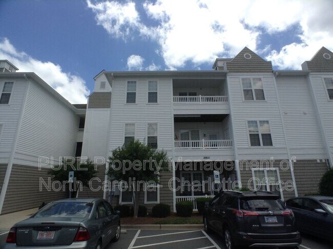 Building Photo - 18801 Oakhurst Blvd
