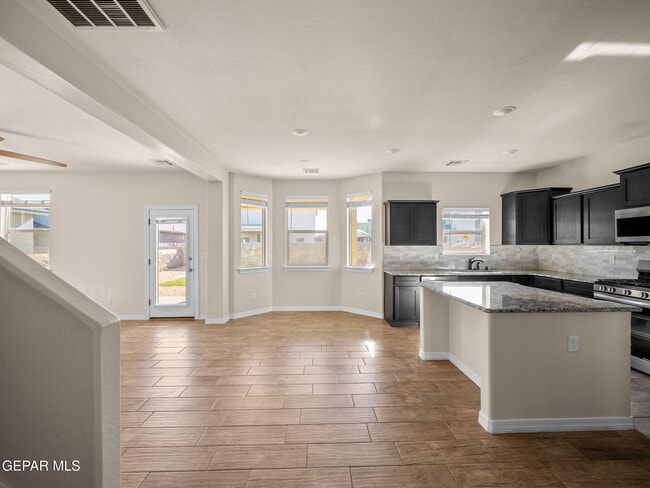 Building Photo - 561 Issa Circle