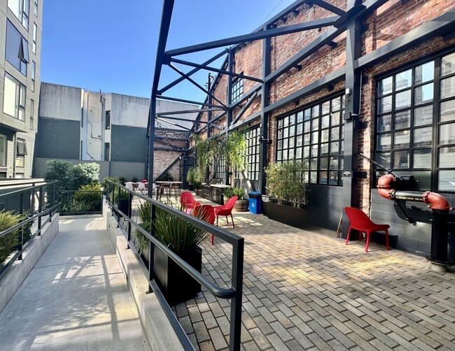 Building Photo - Maison à SOMA  |Secured Smart Access. Mode...