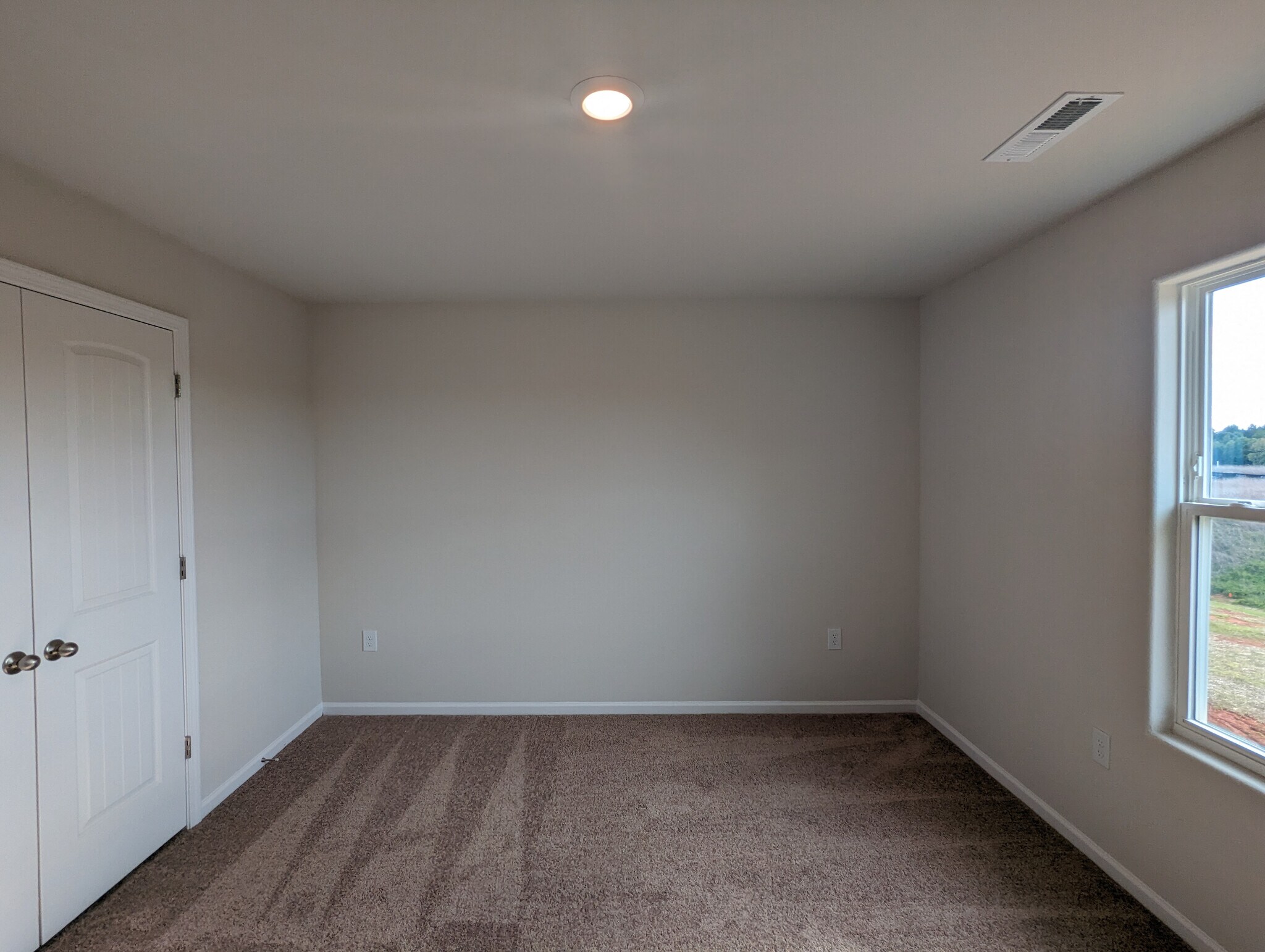 Building Photo - Room in House on Nia Rd