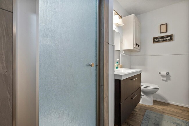 Building Photo - Fully Furnished Rental!!