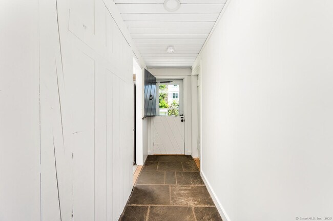 Building Photo - 16 Baywater Dr