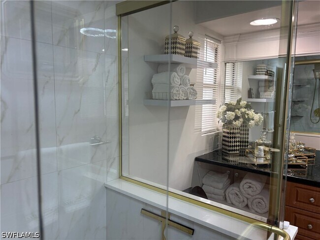 Building Photo - 1156 Oakes Blvd