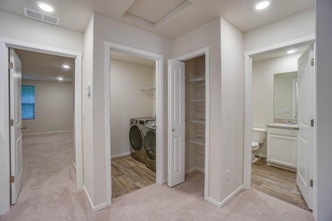 Building Photo - 5824 NE 80th Ct