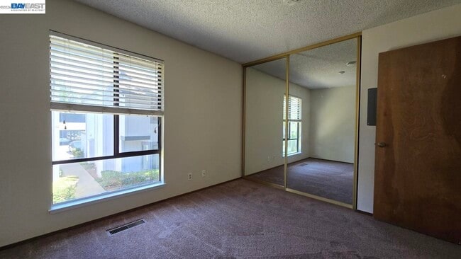 Building Photo - 6125 Thornton Ave