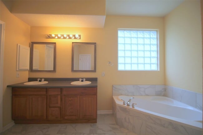 Building Photo - 19927 Black Canyon Dr