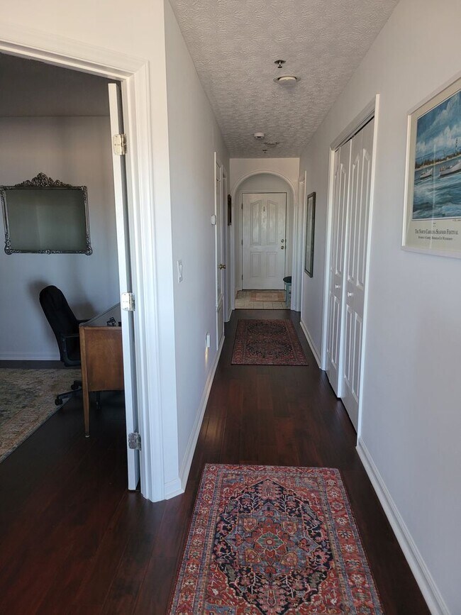 Building Photo - Welcome to our stunning 3-bedroom, 2-bathroom condo located in the beautiful city of Wilmington, NC.