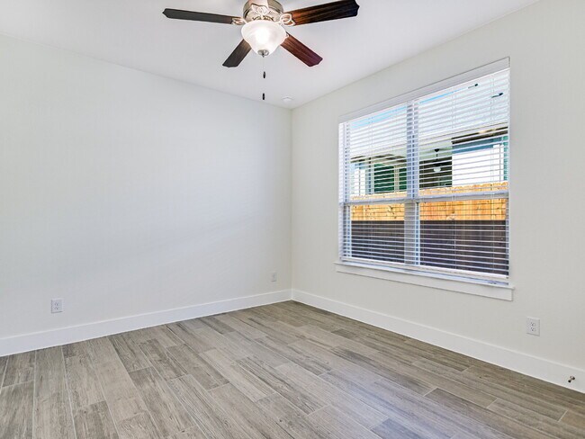 Building Photo - "Spacious 3-Bed Condo with 2 Baths in Charming Georgetown – 1424 Sq Ft of Comfort on Parkline Dr!"