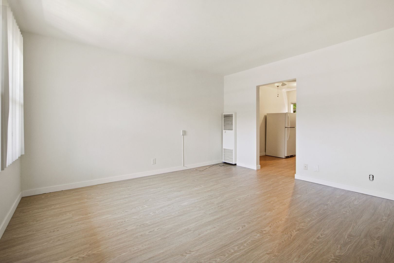 Building Photo - 10908 SM Blvd, prime Westwood, near transit