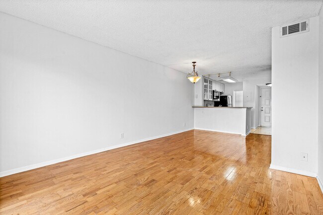 Building Photo - 2230 N Cypress Bend Dr