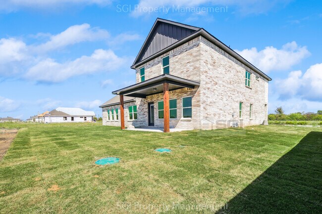 Building Photo - 209 Cedar Elm Ln