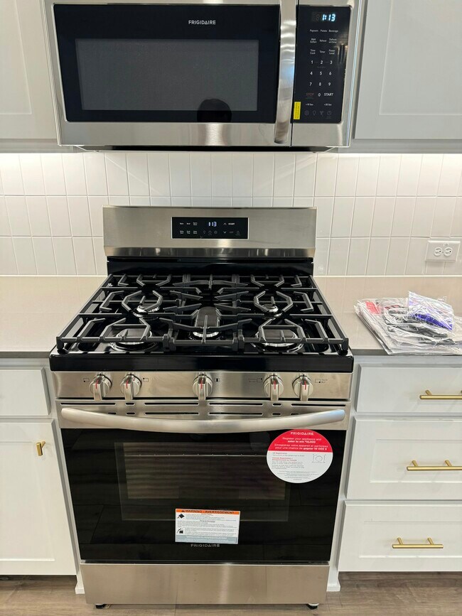 Building Photo - 2821 Jacaranda Dr